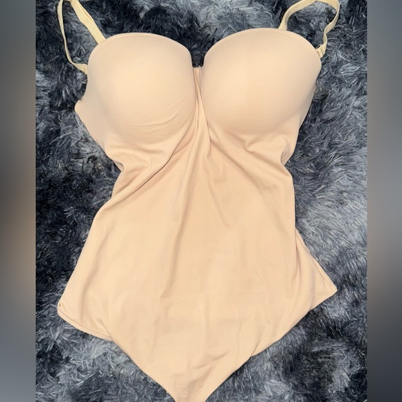 WOLFORD Mat De Luxe Forming Shapewear String Bodysuit in Powder (MEDIUM D) - Picture 6 of 9